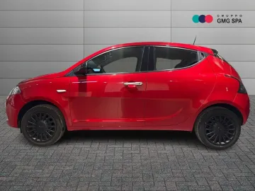 Car image 4