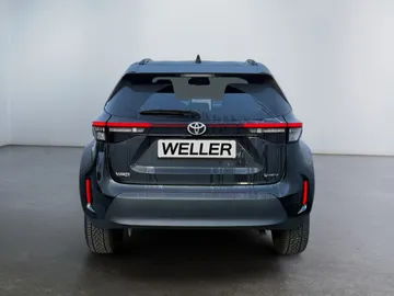 Car image 4