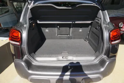 Car image 24