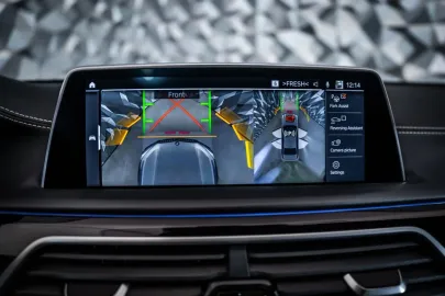 Car image 18