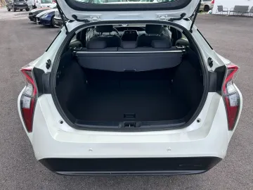 Car image 28
