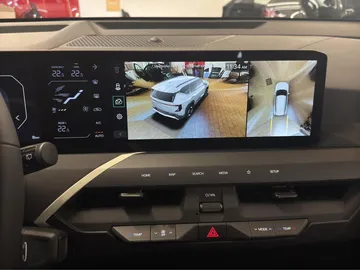 Car image 30