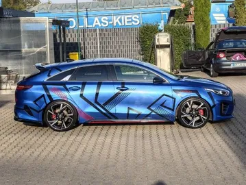 Car image 3