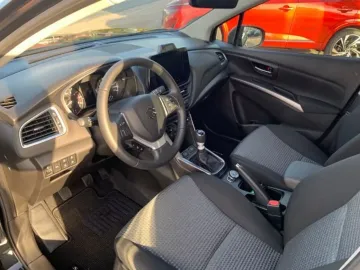 Car image 10