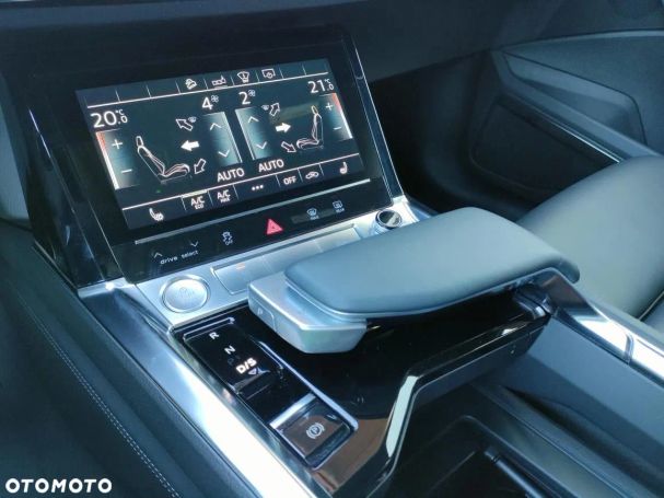 Audi e-tron 55 quattro S-line 300 kW image number 19