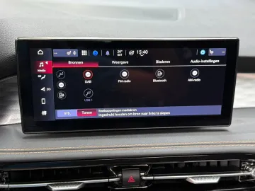 Car image 35