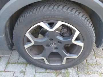 Car image 24
