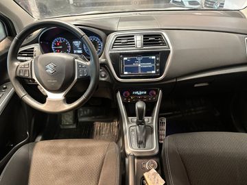 Car image 12