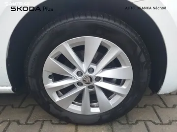 Car image 26