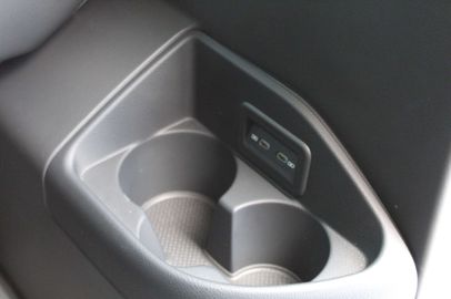 Car image 32