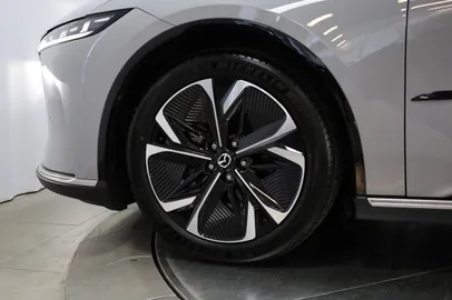 Car image 26