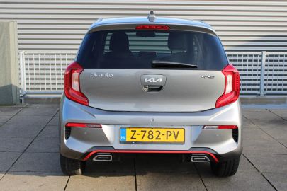 Car image 4