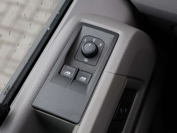 Car image 33