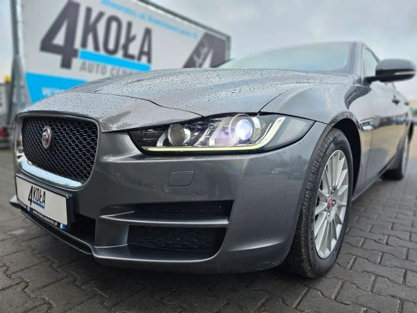 Jaguar XE E-Performance Portfolio 120 kW image number 9