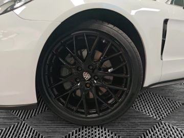 Car image 30