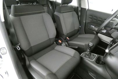 Car image 12