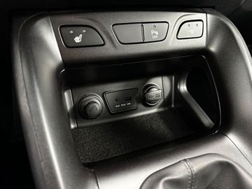 Car image 37