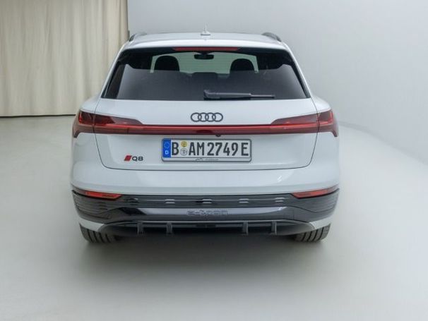 Audi Q8 50 e-tron S-line 250 kW image number 6