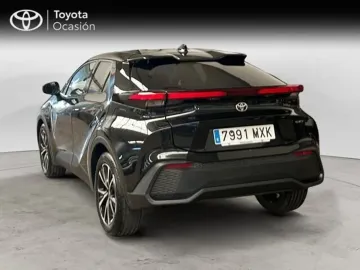 Car image 3