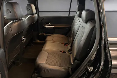 Car image 32