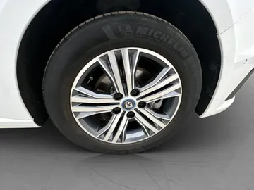 Car image 36