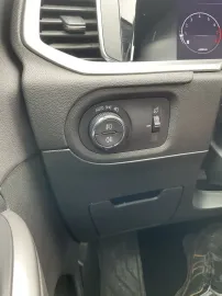 Car image 32