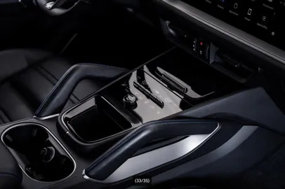 Car image 29