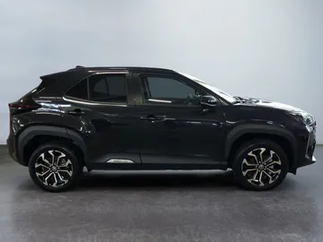 Car image 4