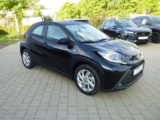 Toyota Aygo X 1.0 53 kW image number 2