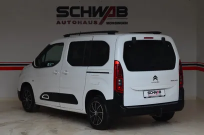Car image 2