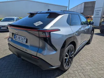 Car image 4
