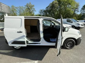 Car image 28