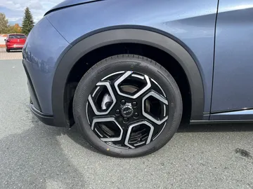 Car image 24