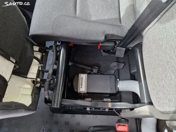 Car image 32