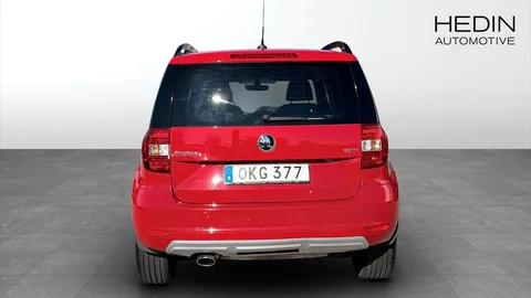 Car image 4