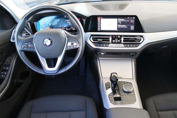 BMW 320d Touring xDrive 140 kW image number 18