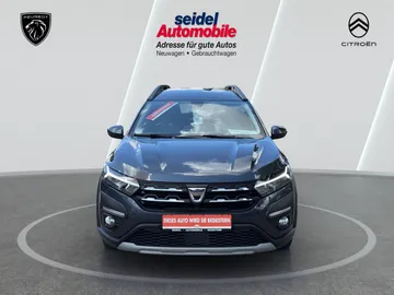 Car image 4