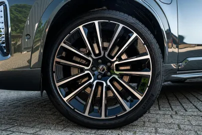 Car image 37