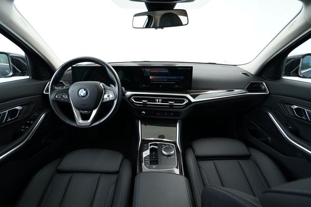 BMW 320d Touring xDrive 140 kW image number 8