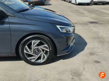 Car image 22