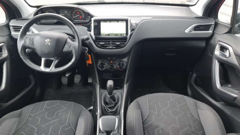 Car image 14