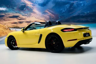 Car image 4