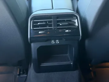 Car image 35