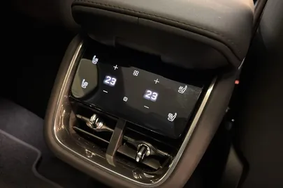 Car image 38