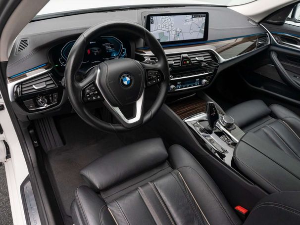 BMW 530 Touring e 215 kW image number 24