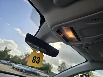 Car image 25
