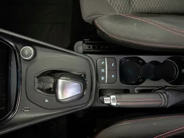 Car image 24