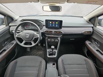 Car image 12