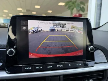 Car image 24