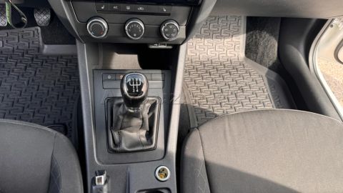 Car image 26